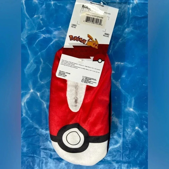 Pokemon / Pokeball - Sherpa Sock -  Ladies Size L/XL - BNWT - Picture 3 of 5